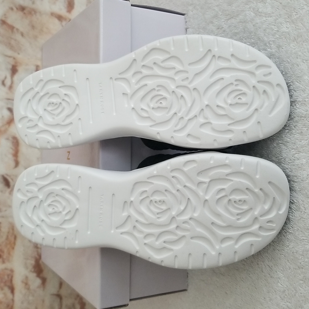 New Taryn Rose Iris Comfort Knit Pool Slide - Picture 6 of 9